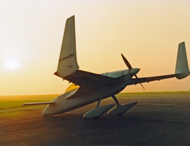 18-043 Rutan Long Eze a